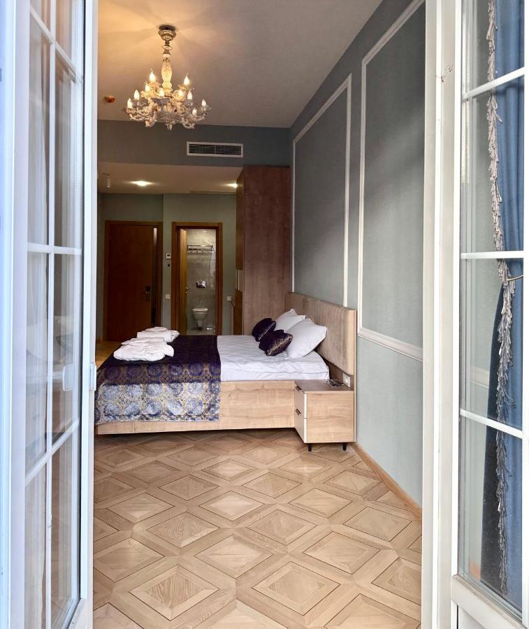 Hotel Embassy Tiflis Dış mekan fotoğraf