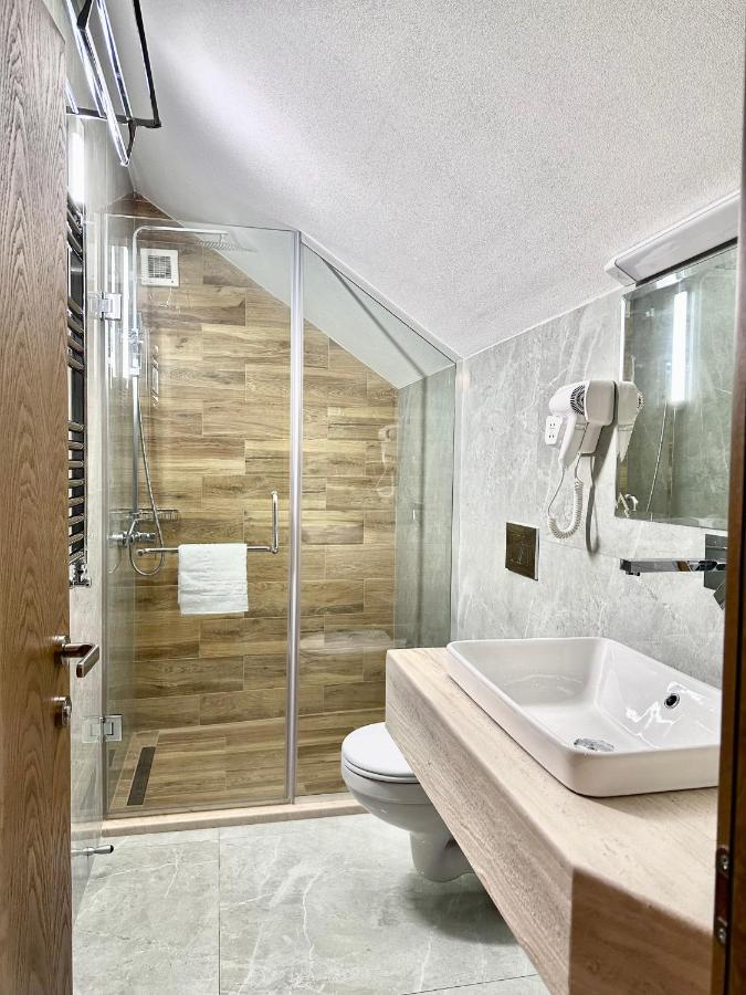 Hotel Embassy Tiflis Dış mekan fotoğraf
