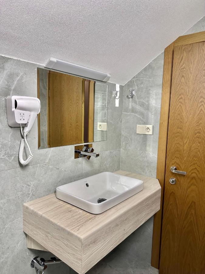 Hotel Embassy Tiflis Dış mekan fotoğraf