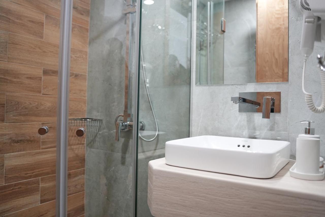 Hotel Embassy Tiflis Dış mekan fotoğraf
