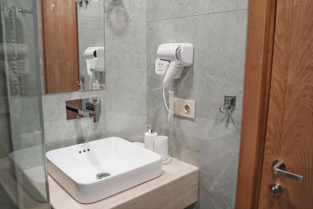 Hotel Embassy Tiflis Dış mekan fotoğraf